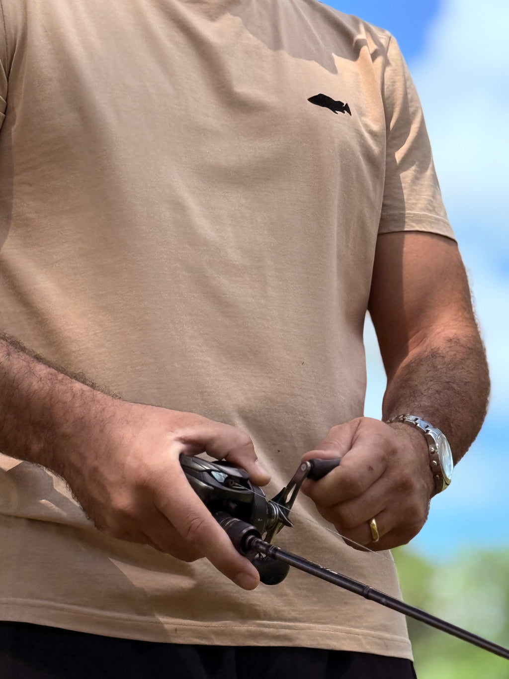 Camiseta Fish Ops Logo Em Camurça
